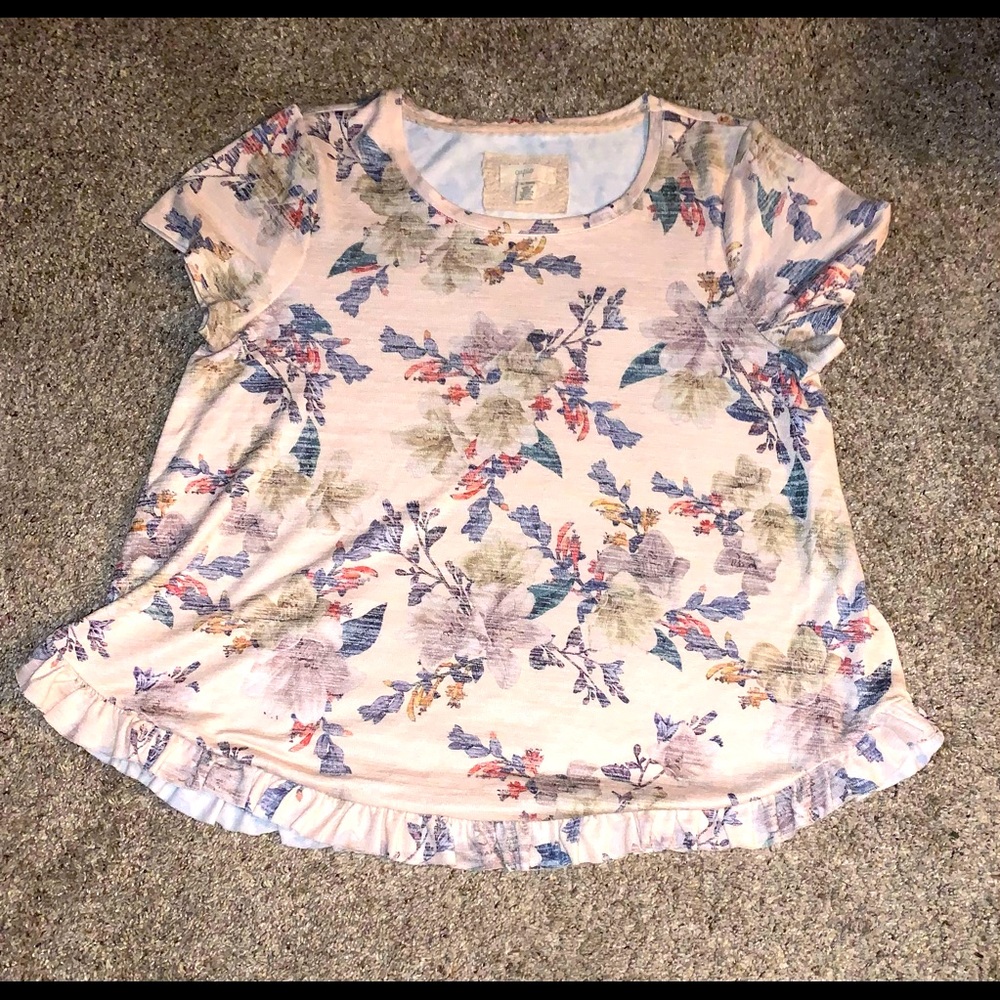 XL Cupio floral Blouse with ruffle hem. Pink.
